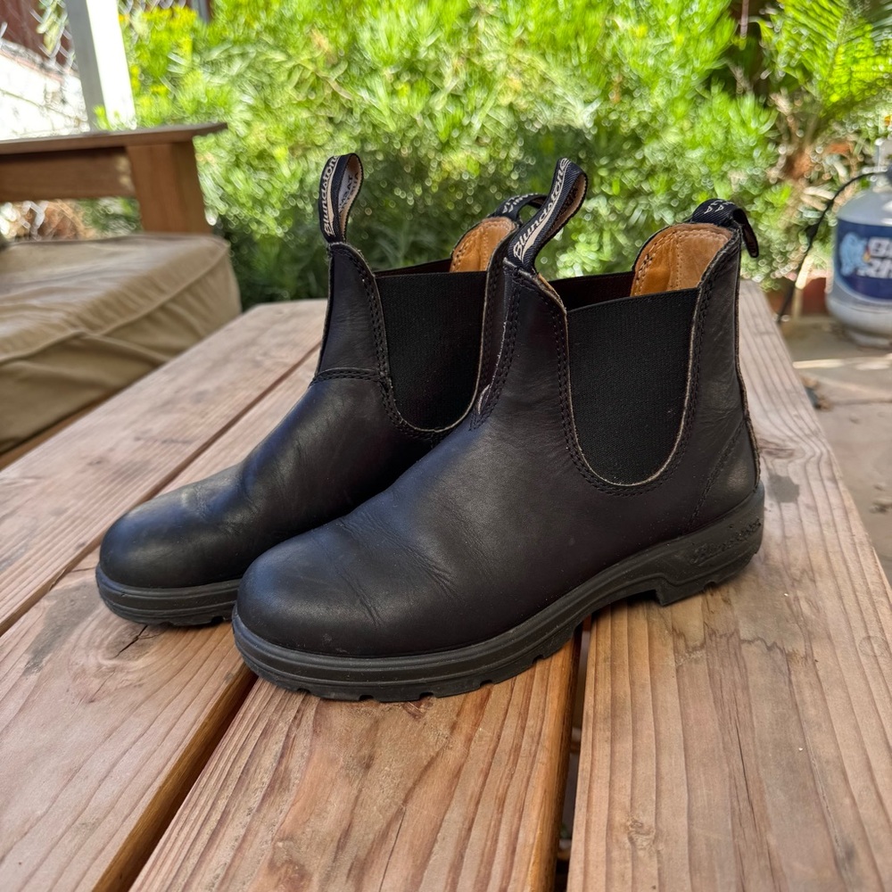 Blundstone premium leather Chelsea boot
